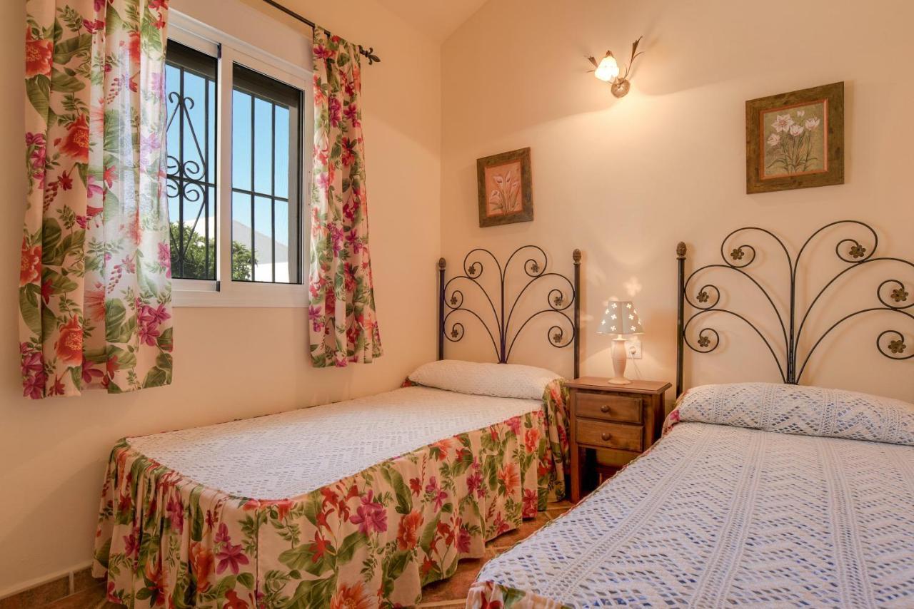 Casa Dalia Con Piscina Privada Villa โกนิล เด ลาฟรอนเตรา ภายนอก รูปภาพ